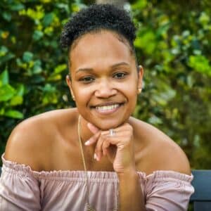 Photo Smiling volunteer