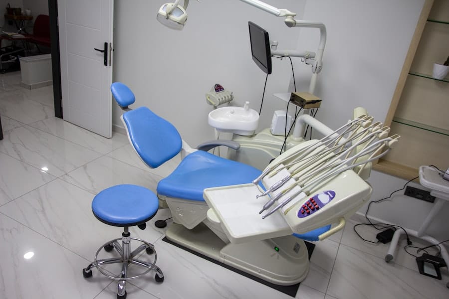 Photo Dental Implant Specialist Pricing